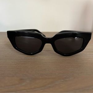 Dezi On Read Cat Eye Sunglasses - Black